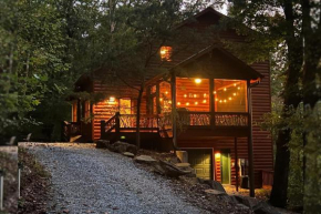 Tree Top Hideaway - Private with Games Firepit More